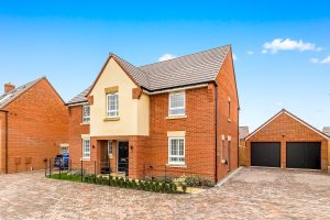 Yellow Brick Road, Buckingham