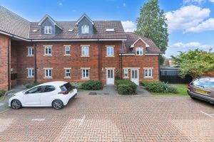 Green Farm Road, Newport Pagnell, MK16