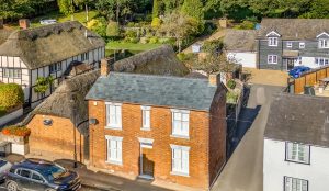 West Hill, Aspley Guise, MK17