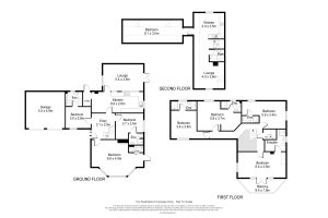Three-storey house floor plan with room dimensions.