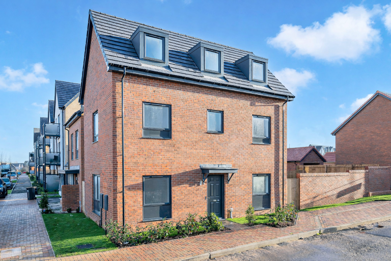 Whitehouse park–Off Calverton lane