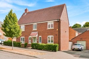Aylesbury Drive, Houghton Regis, LU5